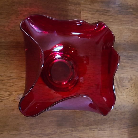 Viking glass ruby red handkerchief dish - Picture 2 of 4
